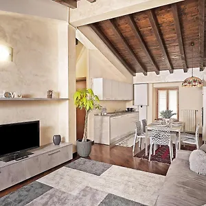 https://la-finestra-sul-lago-san-felice-del-benaco-25010.it-lombardy.com